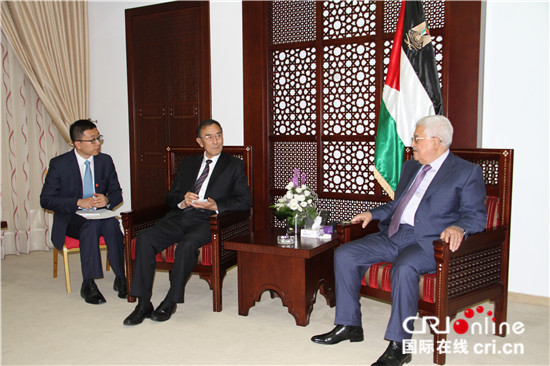 巴勒斯坦总统阿巴斯会见向巴平措摄影 孙伶俐