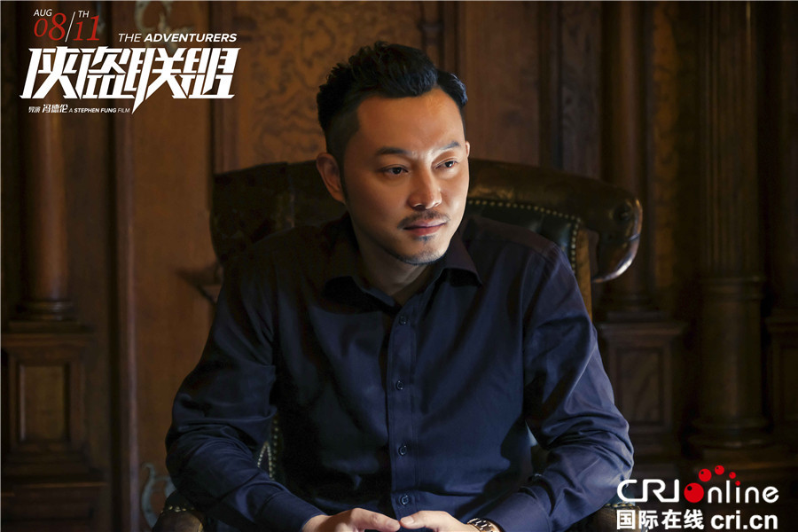 俠盜聯盟_fororder_查理·羅接受葉紅採訪