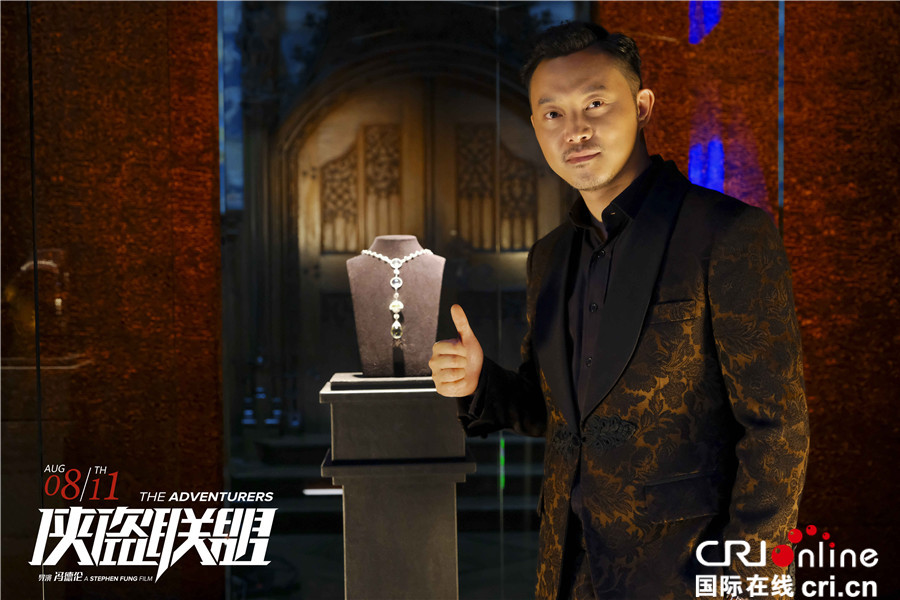 俠盜聯盟_fororder_查理·羅和天價珠寶合影