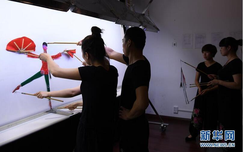 【焦點圖 顯示圖在稿件最下方】華州皮影:讓“喜兒”與“傑克遜”同臺相逢 【焦點圖 顯示圖在稿件最下方】華州皮影:讓“喜兒”與“傑克遜”同臺相逢