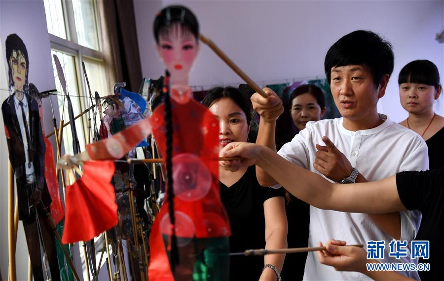 【焦點圖 顯示圖在稿件最下方】華州皮影:讓“喜兒”與“傑克遜”同臺相逢 【焦點圖 顯示圖在稿件最下方】華州皮影:讓“喜兒”與“傑克遜”同臺相逢