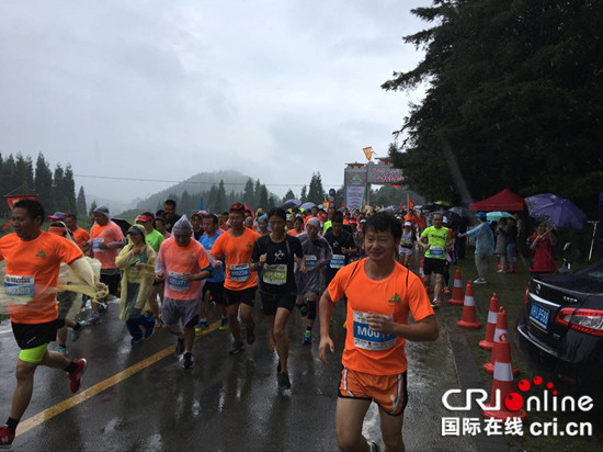 已過審【區縣聯動】【石柱】 800“勇士” 冒雨挑戰千野草場 年齡最大者63歲已過審【區縣聯動】【石柱】 800“勇士” 冒雨挑戰千野草場