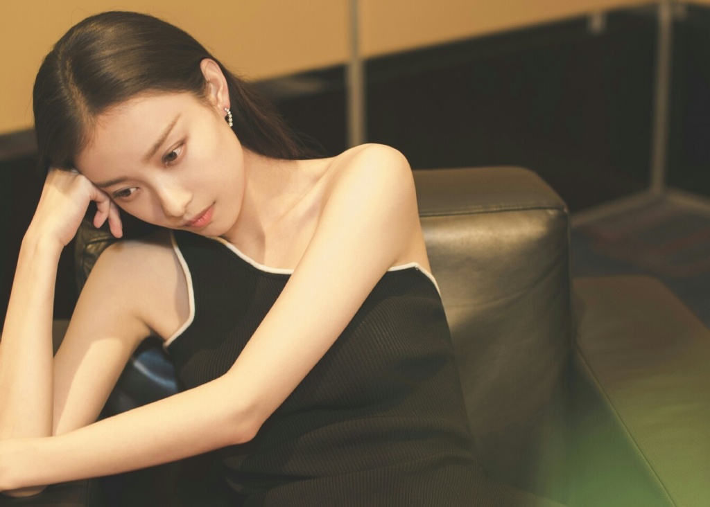 锁骨杀!赵丽颖刘诗诗热巴倪妮 女星锁骨谁最美
