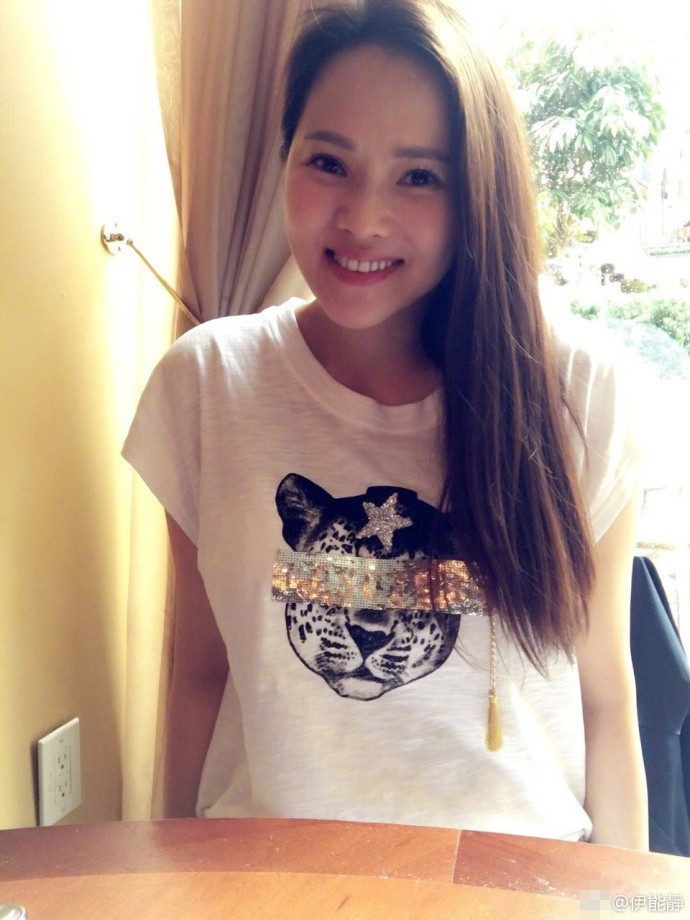 伊能静与闺蜜出游似少女：想念小米粒_娱乐_腾讯网