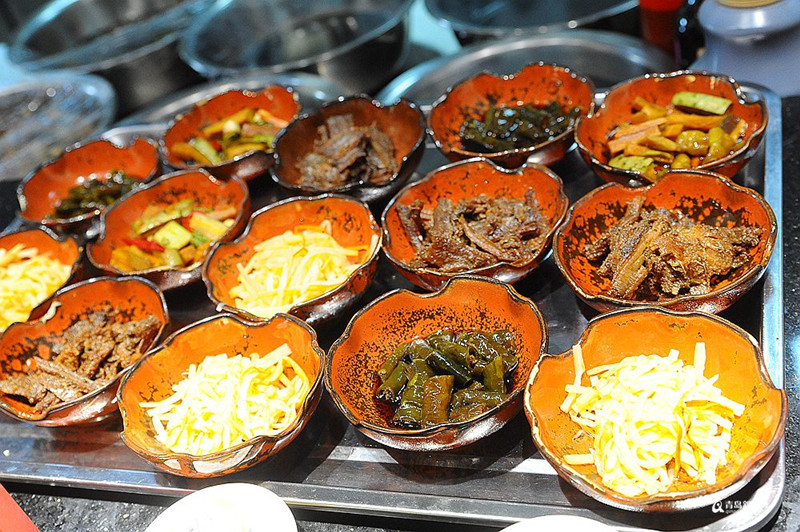 青岛农家宴生意火爆 乡间美食令人眼花缭乱_fororder_7_副本