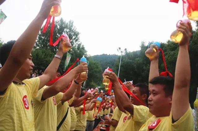 洛阳重渡沟酒王争霸赛震撼上演