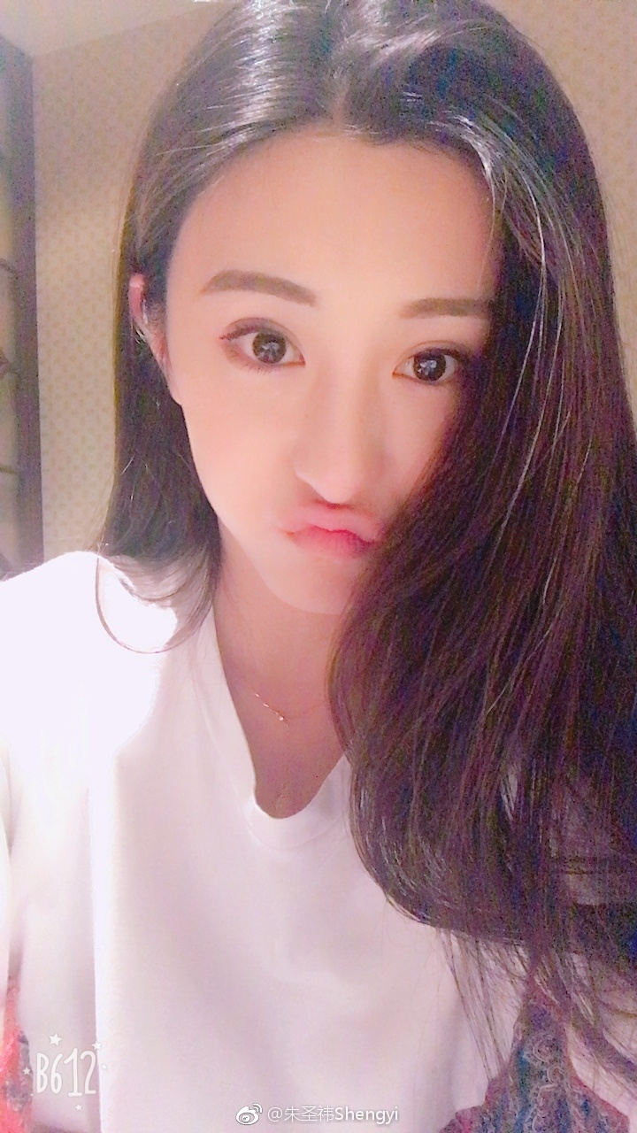 《楚乔传》女配角生活自拍照 连丫鬟也是肤白貌美