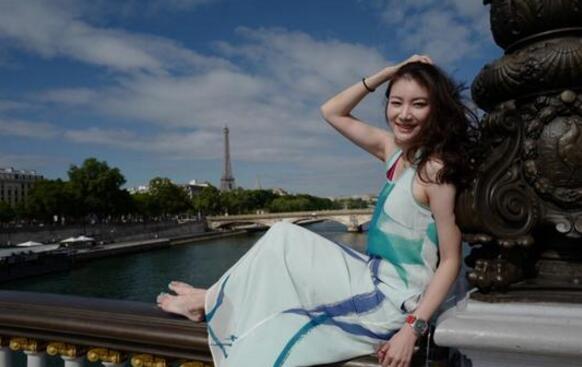 娱乐 明星 >>正文     凤凰网娱乐讯 7月17日下午,谢杏芳在微博晒出一