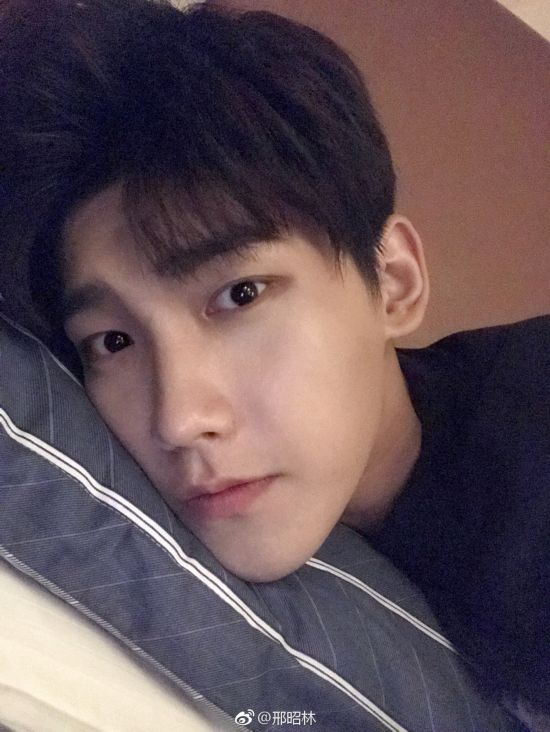 《楚乔传》男配自拍照：月七撞脸杨洋 赵西风真酷