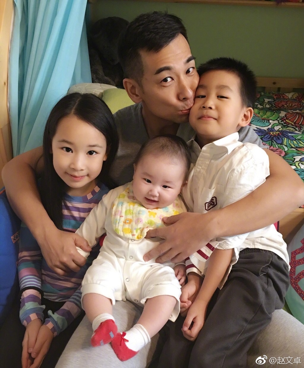 赵文卓小女儿太萌了 三个孩子又漂亮又有才