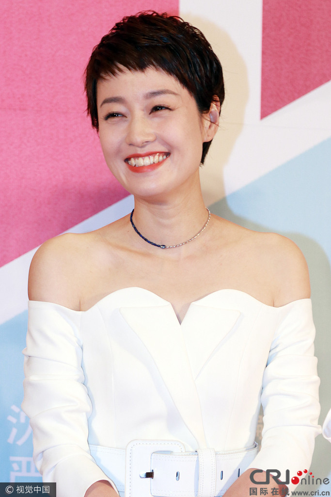 姚笛馬伊琍同穿白裙亮相 年輕7歲姚笛卻輸慘