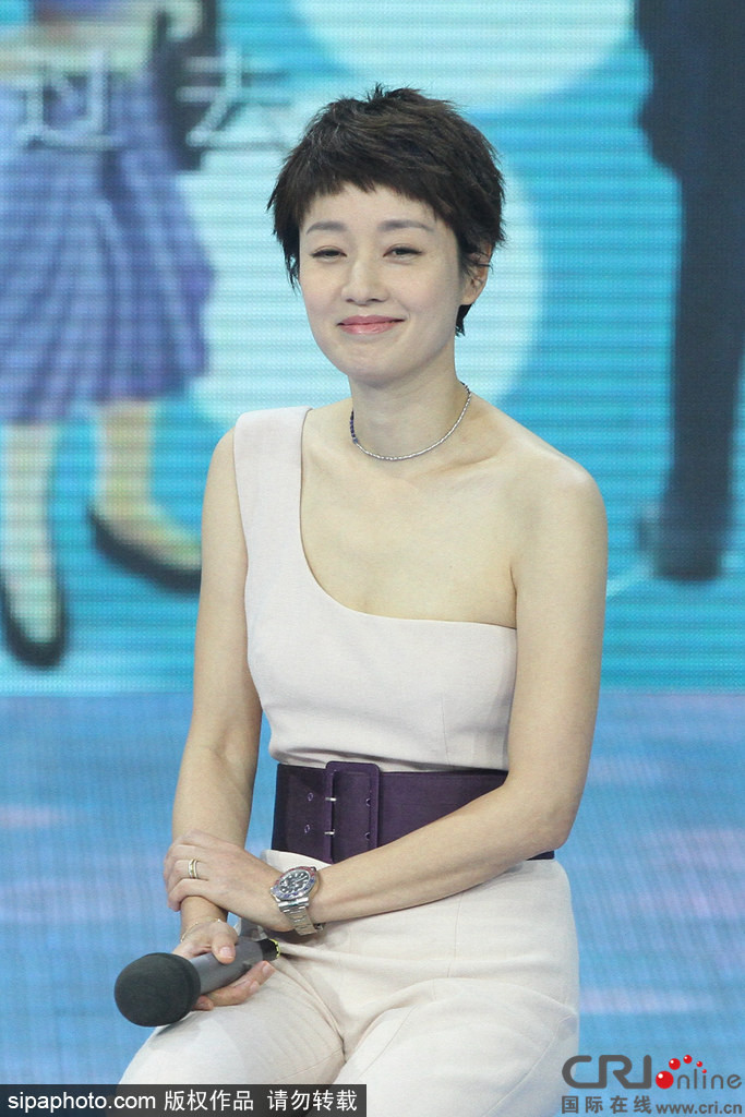 姚笛馬伊琍同穿白裙亮相 年輕7歲姚笛卻輸慘