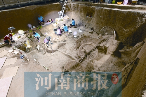 【头条列表】郑国车马坑出土2400年前“豪华房车”：车顶带彩绘
