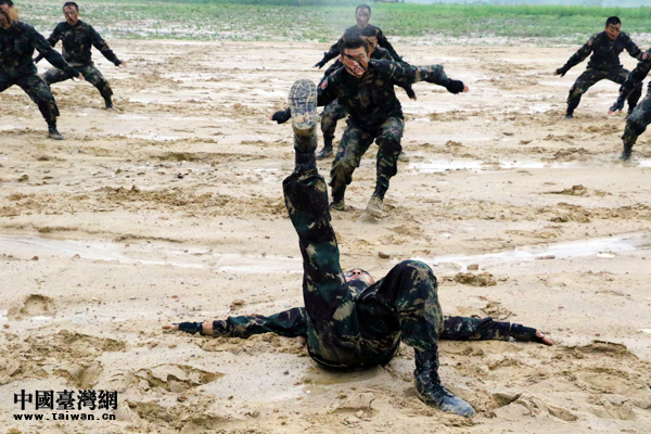 【網絡媒體國防行】第78集團軍某特戰旅在訓練中展現血狼之氣