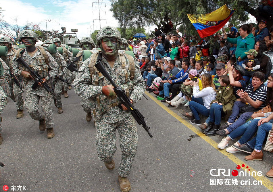 哥伦比亚举行阅兵式庆祝独立日总统桑托斯出席组图