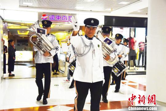 【聚焦重庆】香港警察乐队首次赴重庆演出