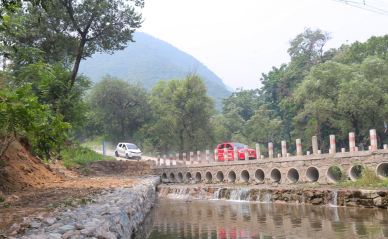 天能真黑金电池助力雷丁D80Li勇闯居庸关 天能真黑金电池助力雷丁D80Li勇闯居庸关