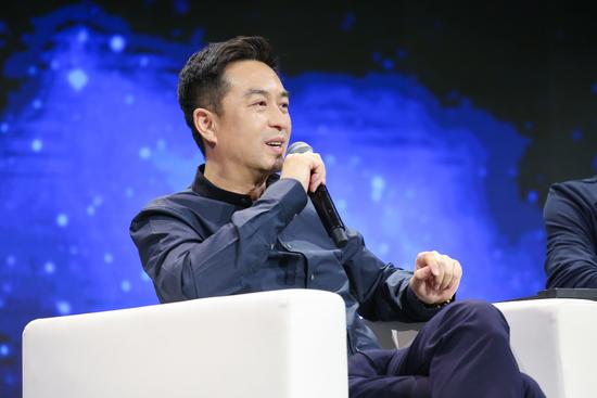 张嘉译揭演员片酬：并非传言那么高 会让步和牺牲