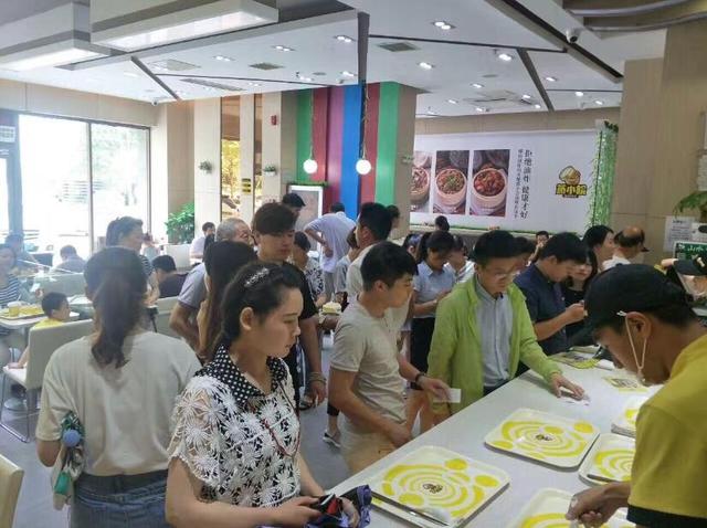 从肥东老母鸡到蒸小皖 市民直夸洋气了 从肥东老母鸡到蒸小皖 市民直夸洋气了