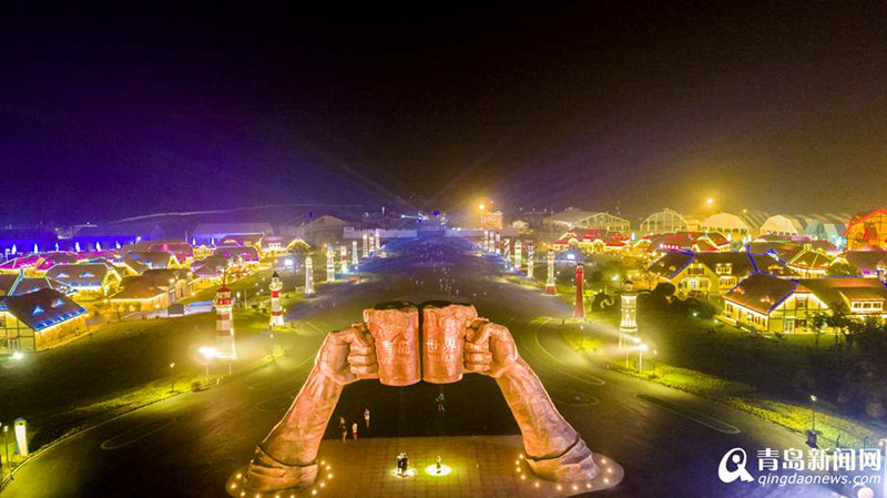 青岛啤酒节灯光秀调试完成 不同风格的灯塔突出国际特色