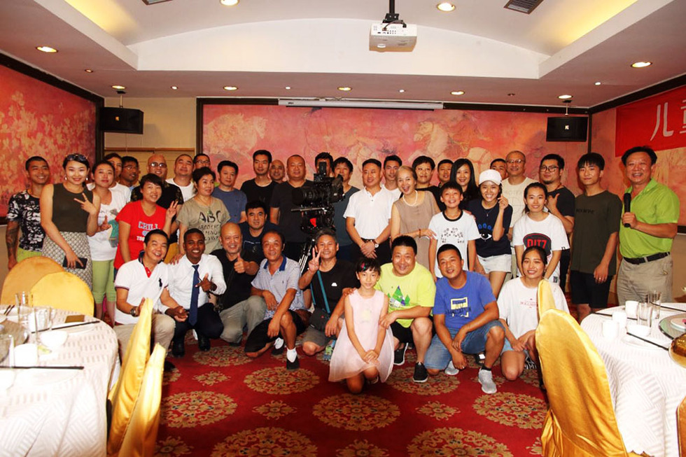 打造儿童电影新款IP 电影《花样奶奶》西安开机