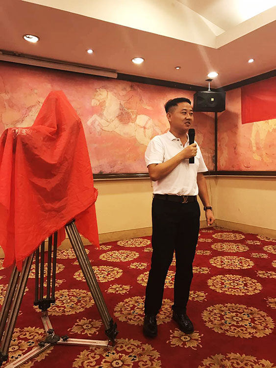 打造儿童电影新款IP 电影《花样奶奶》西安开机