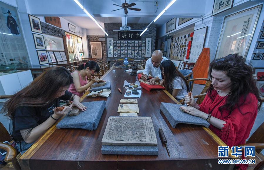 “十竹齋木版浮水印藝術”非遺傳承班在杭州開班