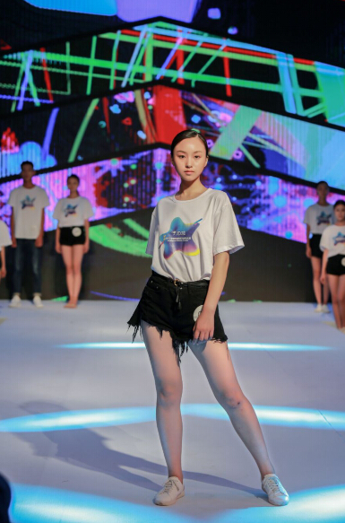 百万年薪巅峰之战 京东新面孔模特大赛成都总决赛落幕