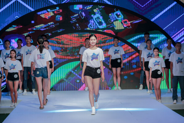 百万年薪巅峰之战 京东新面孔模特大赛成都总决赛落幕