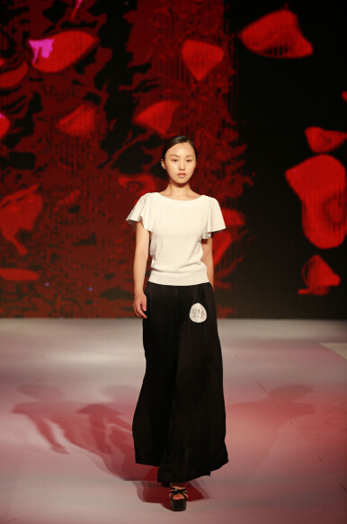 百万年薪巅峰之战 京东新面孔模特大赛成都总决赛落幕