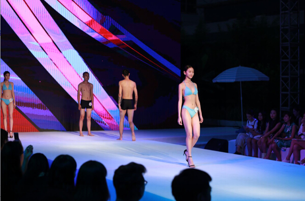 百万年薪巅峰之战 京东新面孔模特大赛成都总决赛落幕