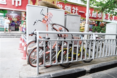 【河南在線列表】鄭州暫停共享單車增量投放39萬輛 不能再多了