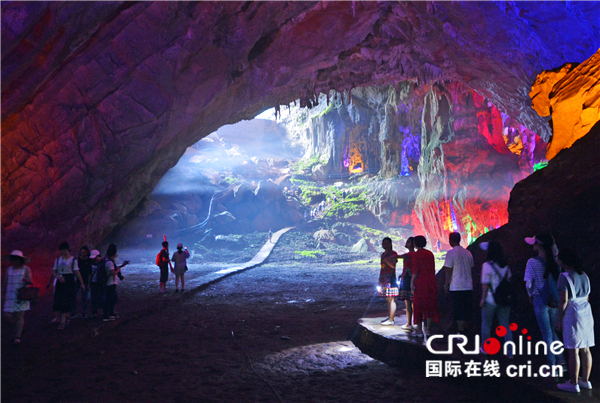 栩栩如生的秦岩景观