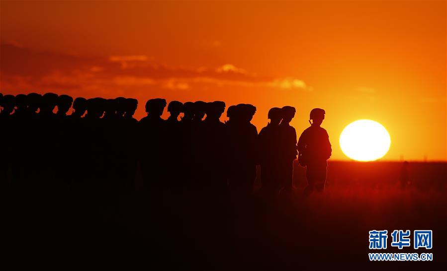 晨光初照阅兵场