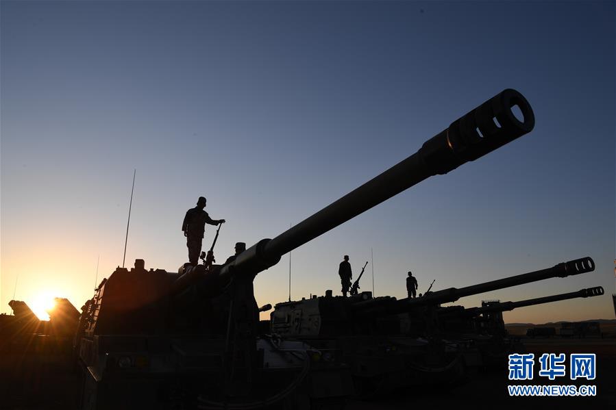 晨光初照阅兵场