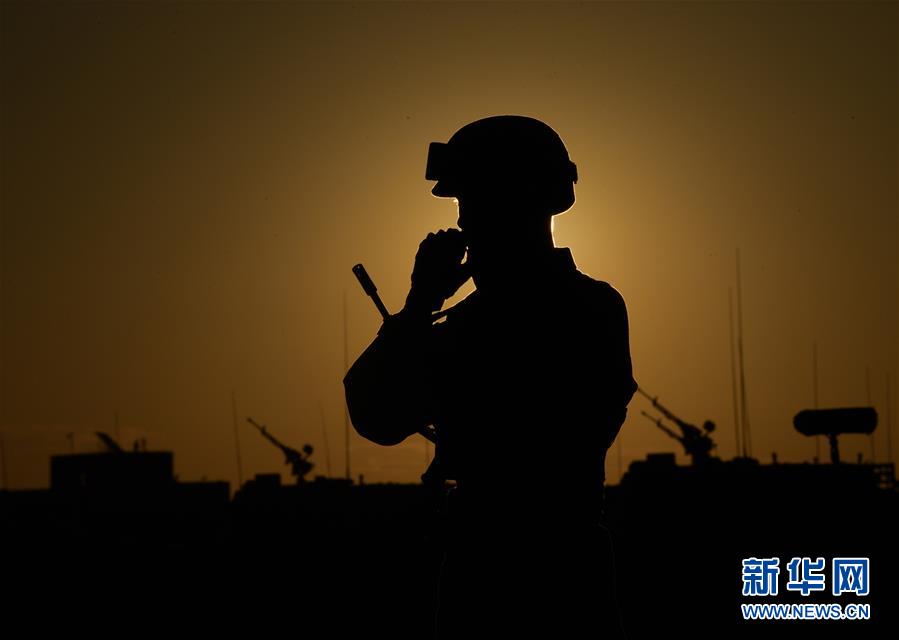 晨光初照阅兵场