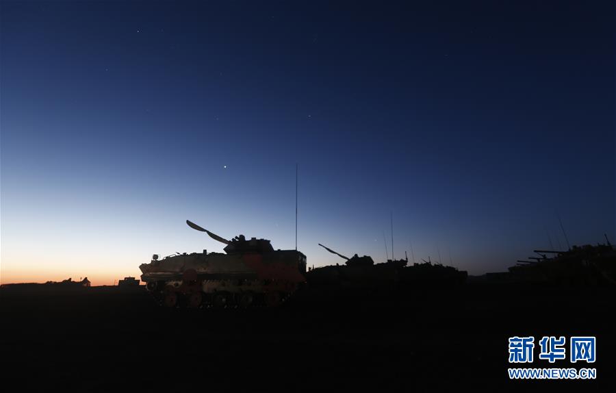 晨光初照阅兵场