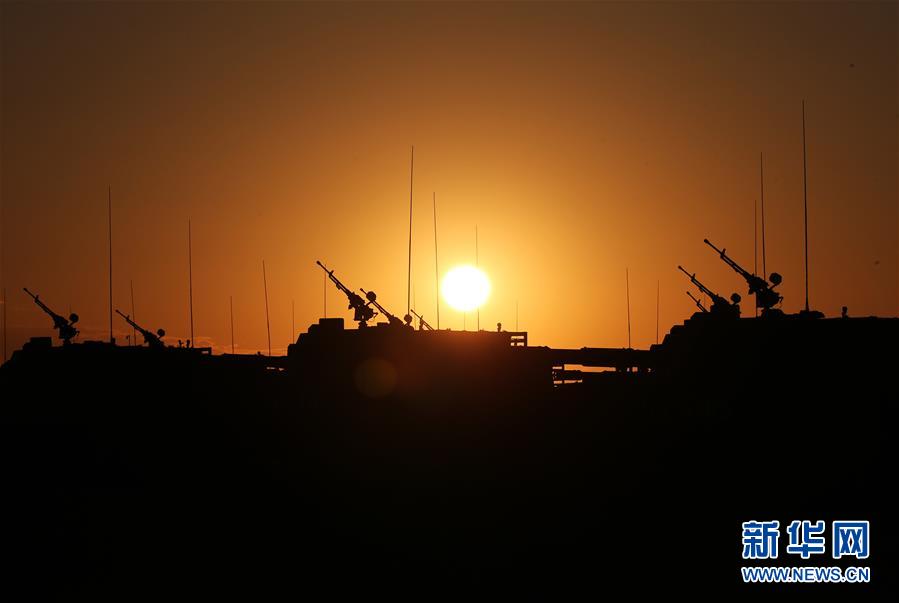 晨光初照阅兵场