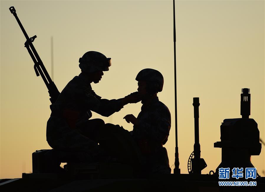 晨光初照阅兵场