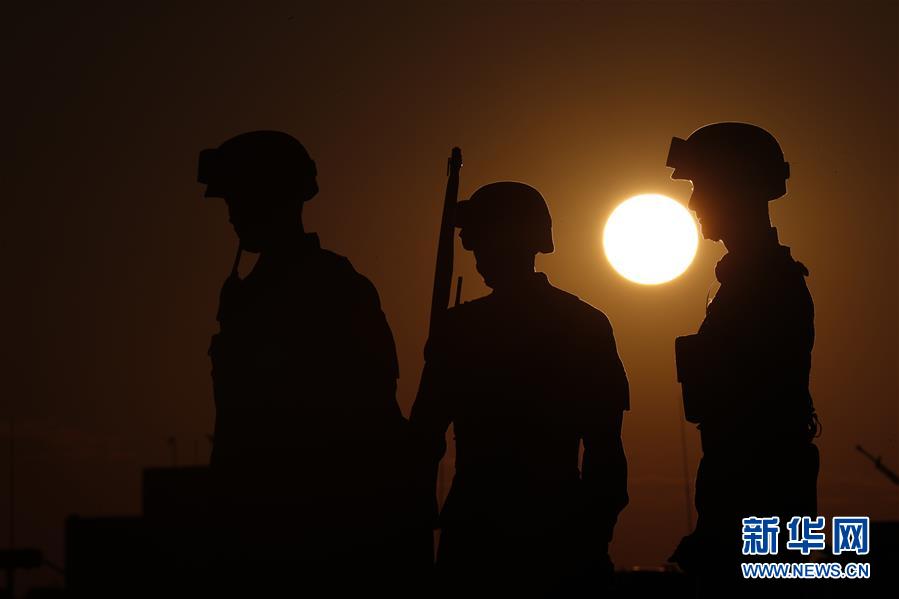 晨光初照阅兵场