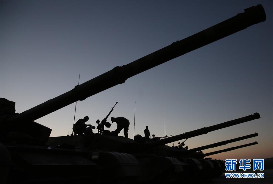 晨光初照阅兵场