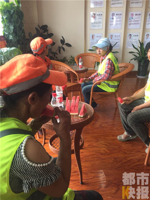 【焦点图 显示图在稿件最下发】首家户外劳动者爱心驿站建成 年底101个将投入使用 【焦点图 显示图在稿件最下发】首家户外劳动者爱心驿站建成 年底101个将投入使用