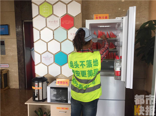 【焦点图 显示图在稿件最下发】首家户外劳动者爱心驿站建成 年底101个将投入使用 【焦点图 显示图在稿件最下发】首家户外劳动者爱心驿站建成 年底101个将投入使用