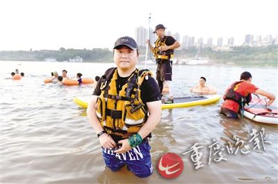 【社会民生 列表】磁器口江边有群水上志愿救援者