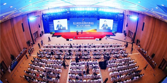 第六届库布其国际沙漠论坛闭幕