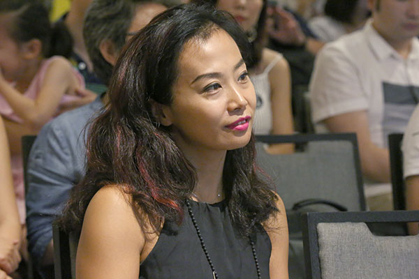 图片默认标题 图片默认标题_fororder_7月29日,《帧像·故事中国》医·talk系列沙龙在北京举行。图为Suzy Yoga Room负责人,Sue子越现场演讲。中国网记者 高南 摄