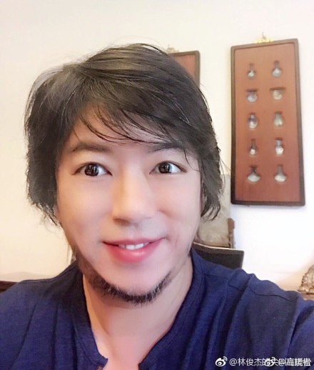 高晓松晒自拍网友神ps帮他变美 高分作业帅呆