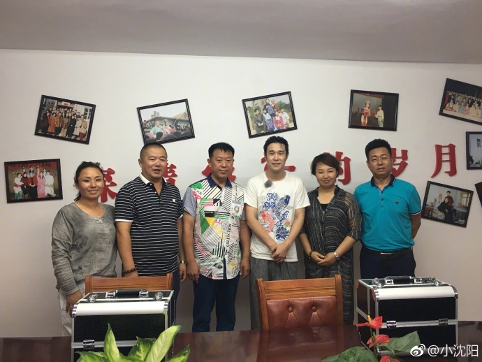 小沈阳参加同学聚会他是同学中最年轻最帅气的