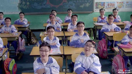 巧了！网友晒姐姐和大鹏幼儿园合照_fororder_大鹏
